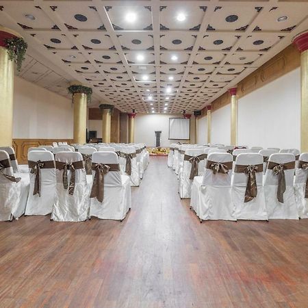 Oyo 821 Hotel Dinasti Makassar Buitenkant foto