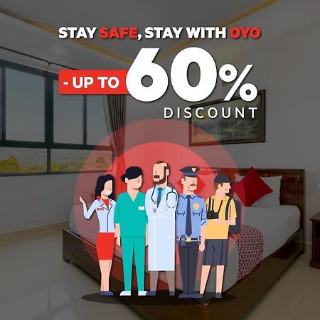Oyo 821 Hotel Dinasti Makassar Buitenkant foto