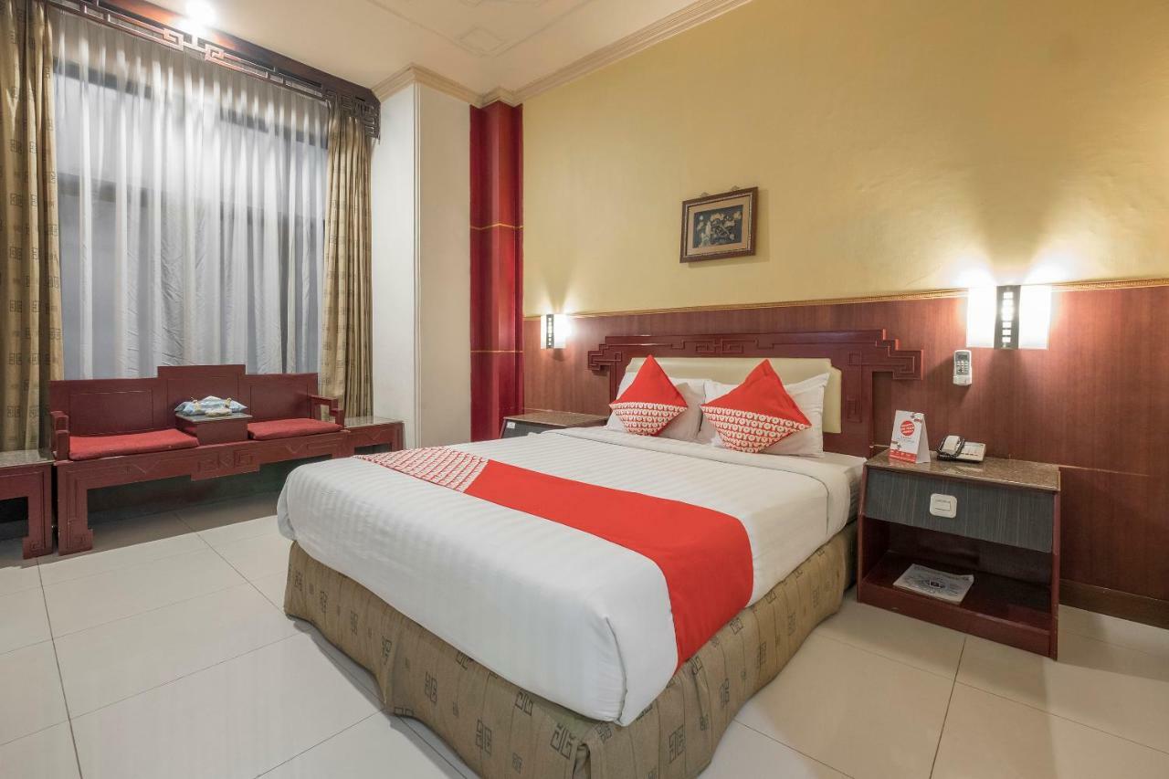 Oyo 821 Hotel Dinasti Makassar Buitenkant foto