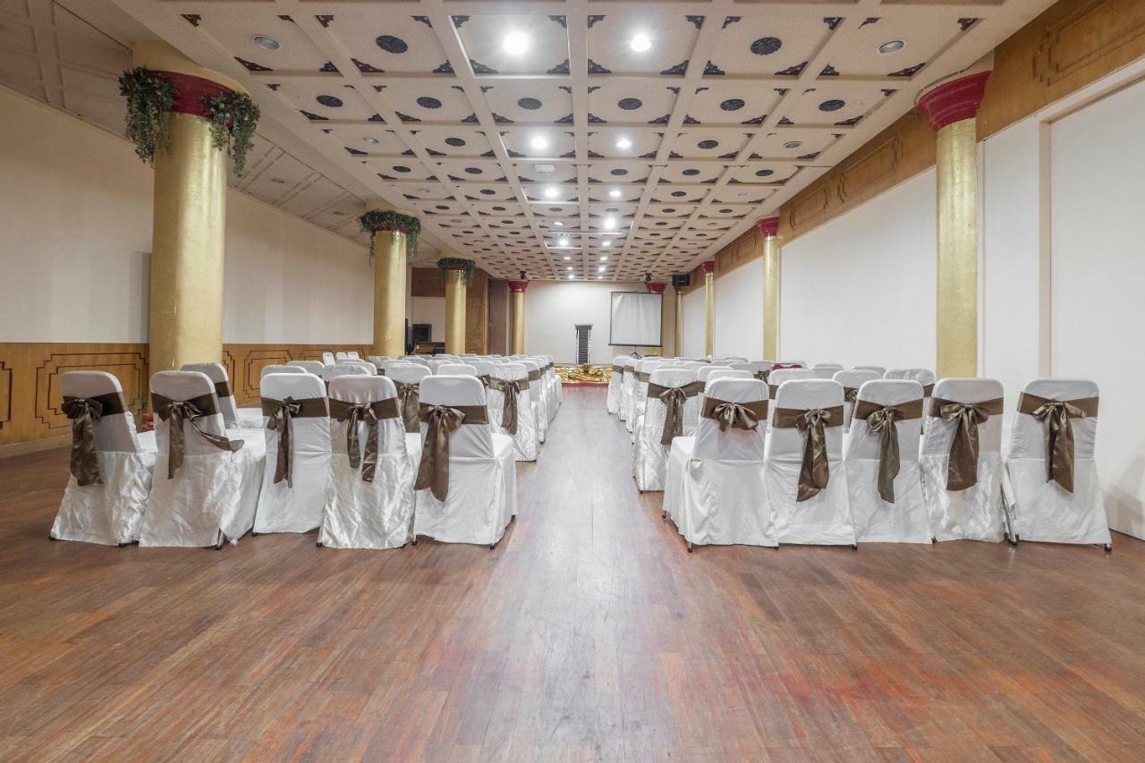 Oyo 821 Hotel Dinasti Makassar Buitenkant foto