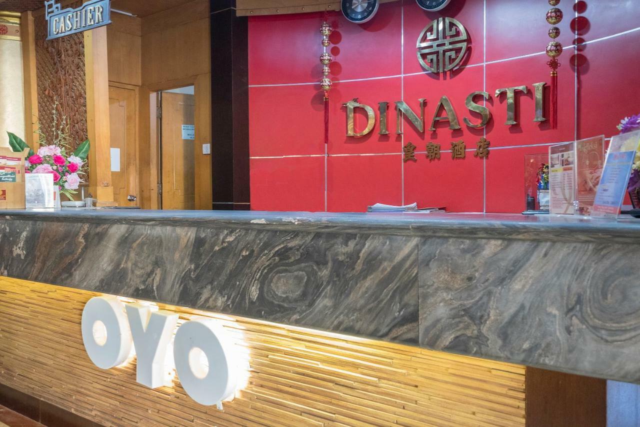 Oyo 821 Hotel Dinasti Makassar Buitenkant foto