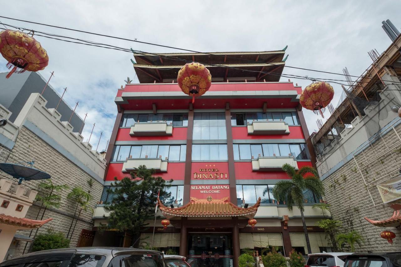 Oyo 821 Hotel Dinasti Makassar Buitenkant foto