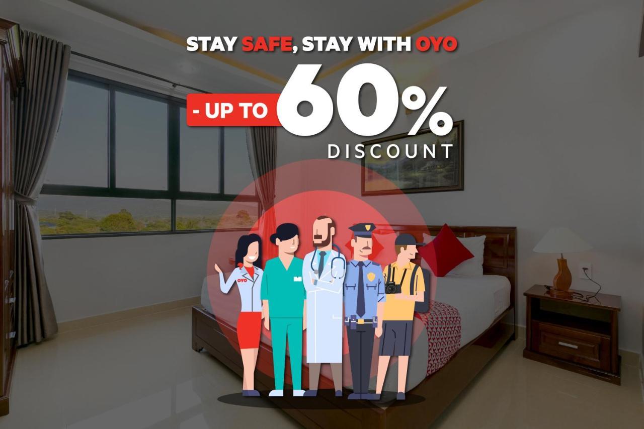 Oyo 821 Hotel Dinasti Makassar Buitenkant foto